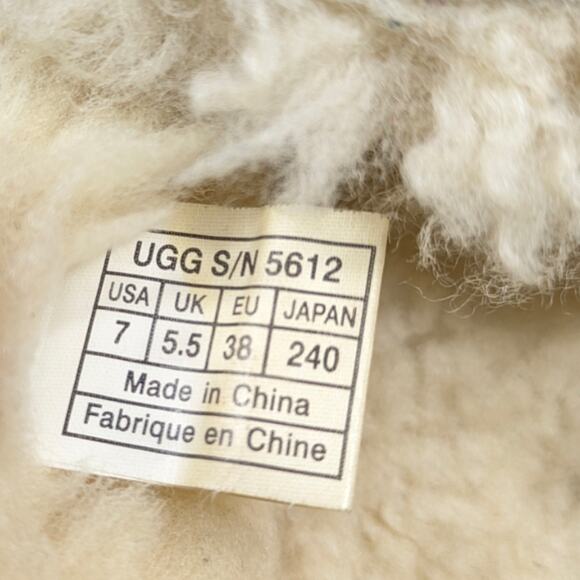 UGG Dakota Slipper/Mocassins GUC $110 Size 7  S3165 - Picture 10 of 11